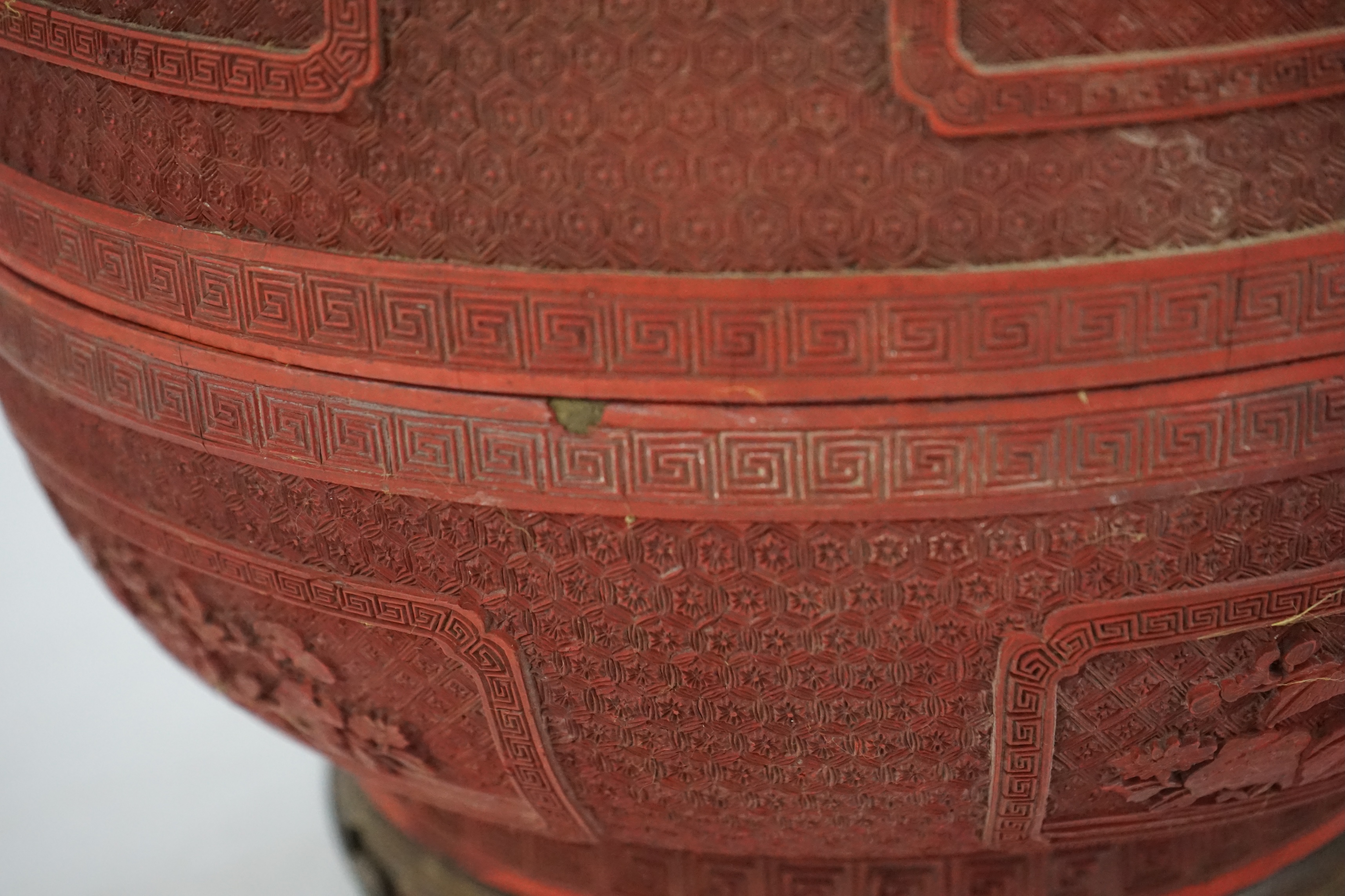 A Chinese cinnabar lacquer box and cover, 18th/19th century